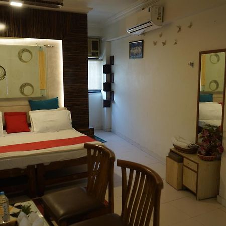 Hotel Krishna อาเมดาบัด ภายนอก รูปภาพ