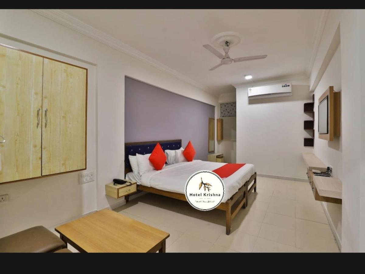 Hotel Krishna อาเมดาบัด ภายนอก รูปภาพ