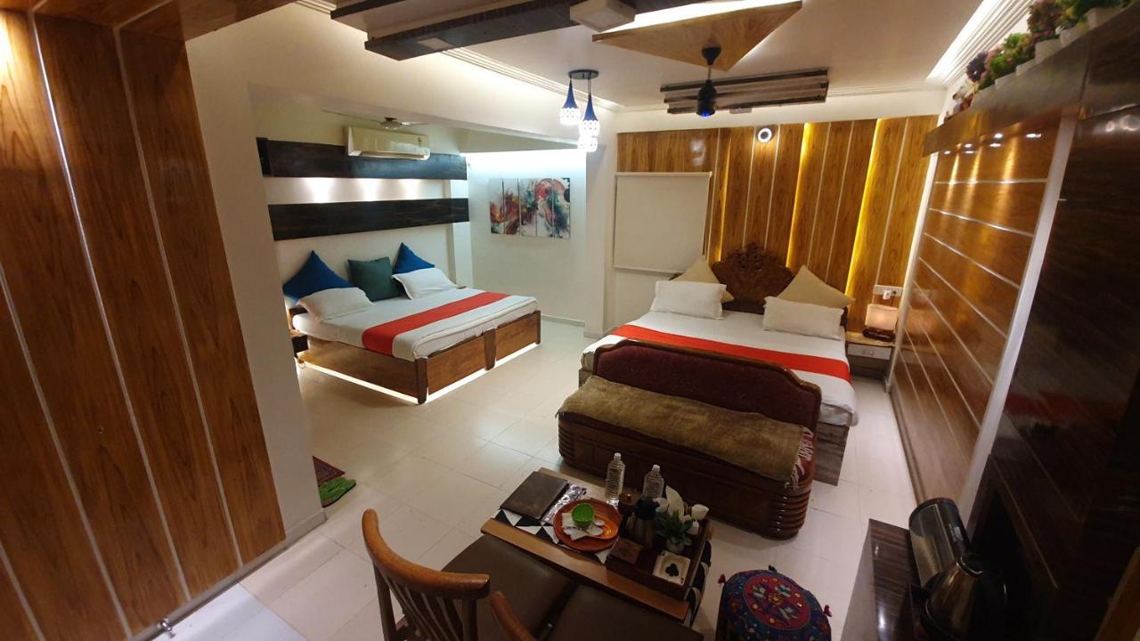 Hotel Krishna อาเมดาบัด ภายนอก รูปภาพ