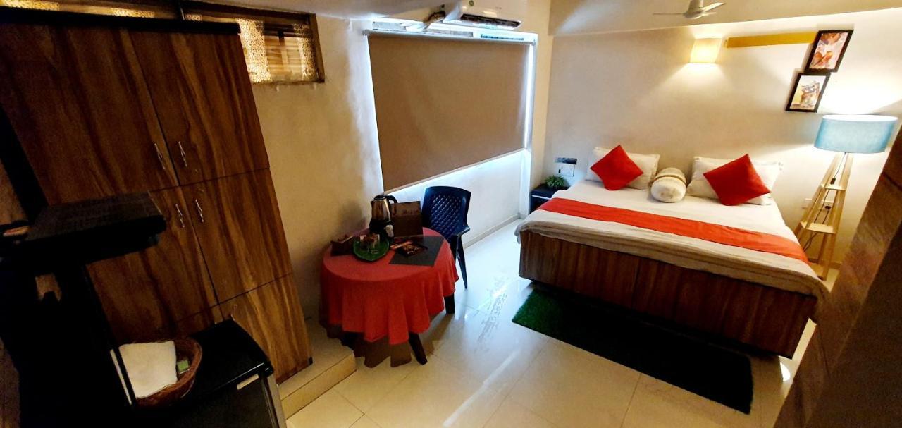 Hotel Krishna อาเมดาบัด ภายนอก รูปภาพ