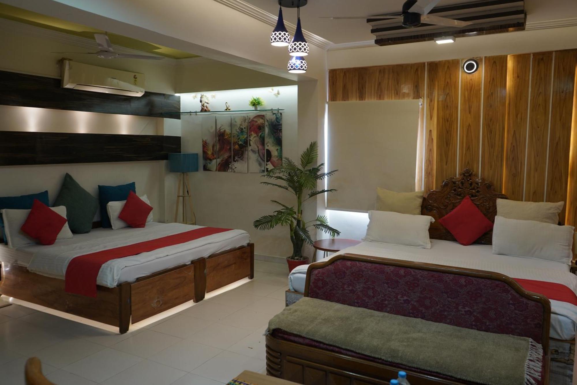 Hotel Krishna อาเมดาบัด ภายนอก รูปภาพ